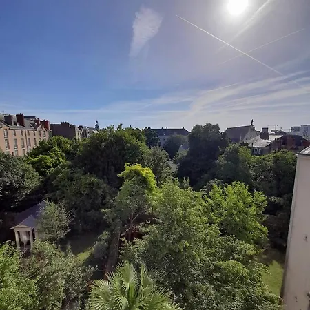 Grand Entre Le Chateau Et La Cathedrale Apartment